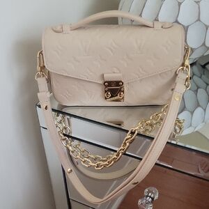 Louis Vuitton Pochette Metis East West, Sand Colour